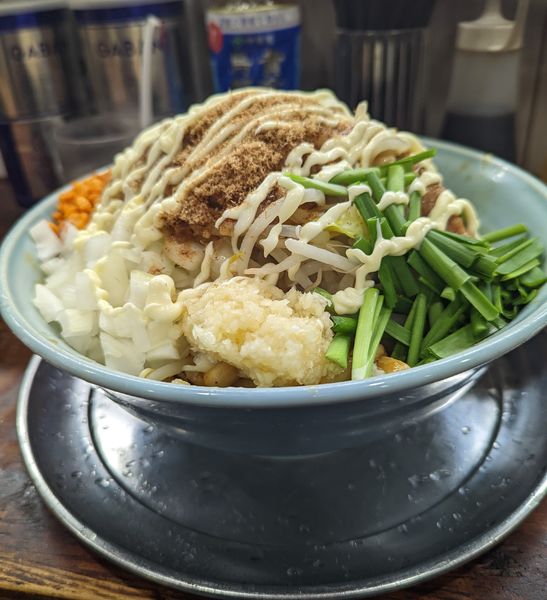 「【限定】フラオニニララー油マヨまぜ麺+麺増し」@麺でる 川崎店の写真