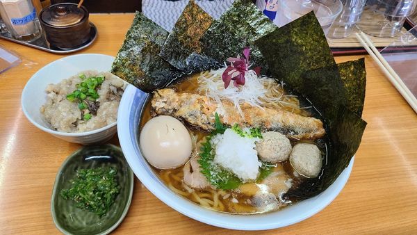 「秋刀魚出汁ラーメン」@中華そば 半ざわの写真