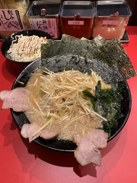 「ネギチャーシューメン 1100円 海苔百円 ライス百円」@柏ネギラーメン 柏本店の写真