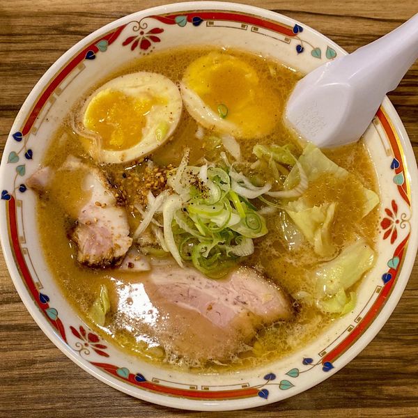 「味噌卵らーめん（半麺）¥850」@狼スープの写真