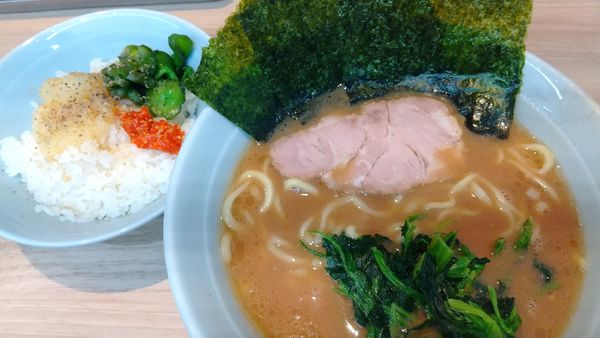 「ラーメン・並+ライス無料(¥650)」@らーめん 尾又家の写真