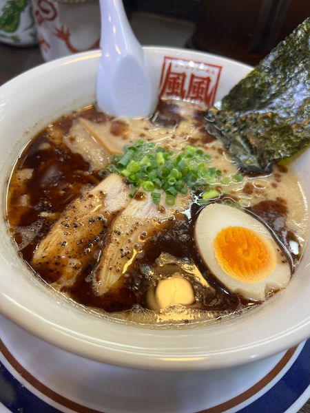 「バリ黒豚骨ラーメン」@風風ラーメン 高円寺南店の写真