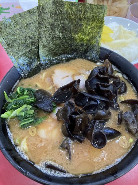 「チャーシューメン並 ＋ キクラゲ ＋ 半ライス」@杉田家 千葉祐光店の写真