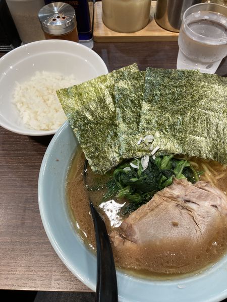 「らーめん、半ライス」@横浜家系らーめん侍 渋谷本店の写真