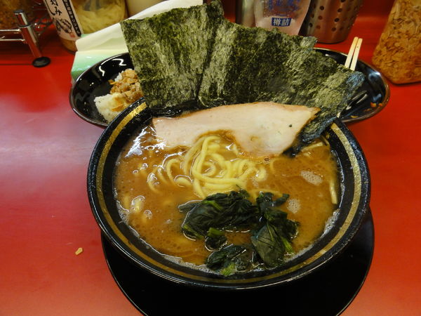 「ラーメン750円そのまま、半ライス60円🍺200円」@柏 王道家の写真
