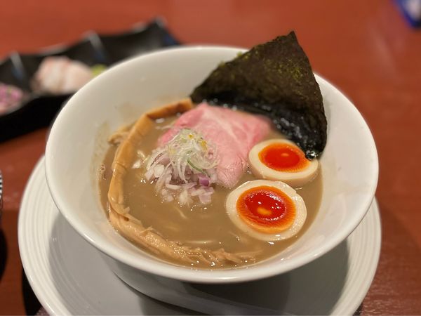 「濃厚煮干し蕎麦（味玉入り）¥950」@酒肴場 屯の写真