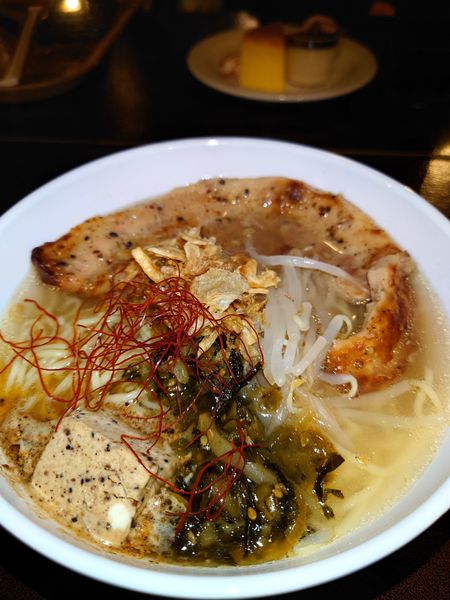 「スパイシーポーク麺」@Vulcania Restaurantの写真