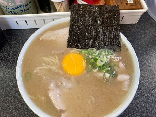 「玉子入りラーメン 850円＋ 一番摘み佐賀海苔（焼）150円」@いちげん。の写真