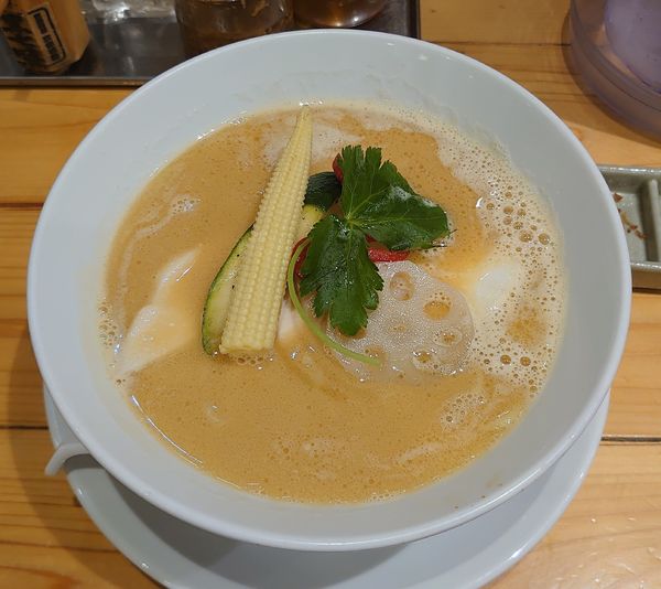 「鶏白湯醤油SOBA(1000円)」@銀座 篝 アトレ浦和店の写真