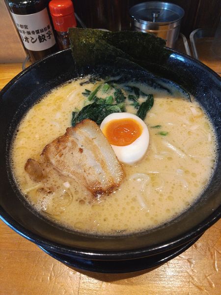 「豚骨醤油らーめん」@オリオン餃子 宇都宮西口駅前店の写真