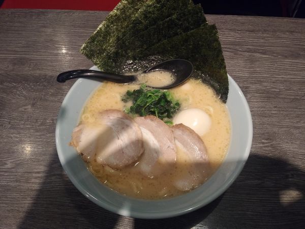 「喜多見スペシャル　1000円」@横浜家系ラーメン 喜多見家の写真