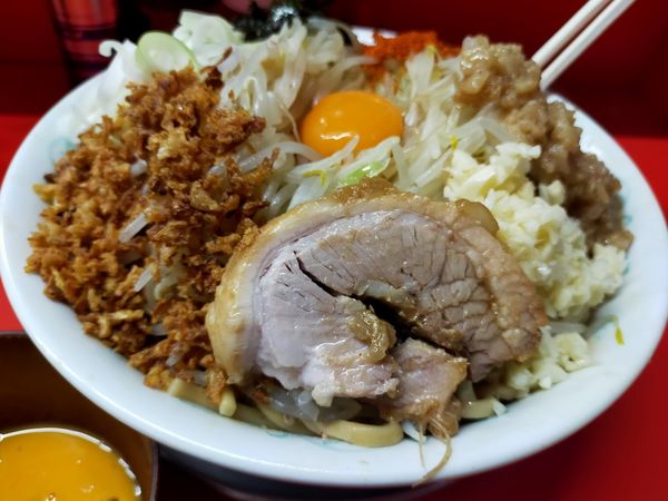 「大640・汁なし・生卵（脂・にんにく・唐辛子）」@ハナイロモ麺 吉祥寺本店の写真