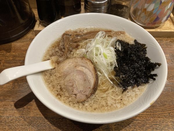 「背脂煮干しラーメン」@でびっと 中延店の写真