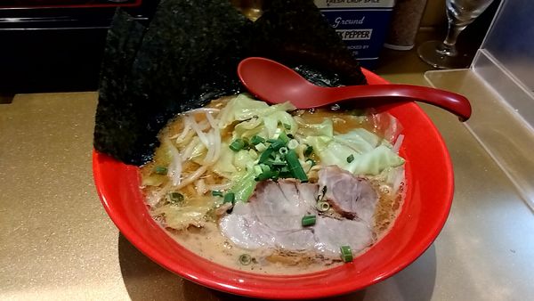 「白味噌ラーメン（７８０円）」@豚骨らーめん みうら家の写真