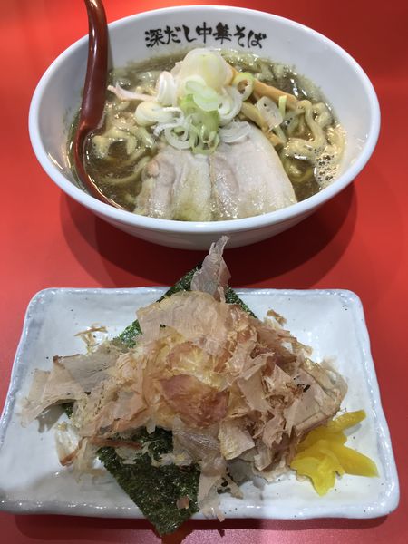 「深だし中華そば¥660&おむすびクーポンで無料」@駅ラーメン 深だし中華そばの写真