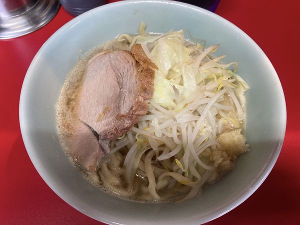 「ラーメン（小）麺半分ニンニク少なめ豚1枚」@ラーメン二郎 新潟店の写真