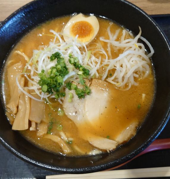 「上里味噌らーめん830円」@蔵仕込らーめん KURA 上里SA店の写真