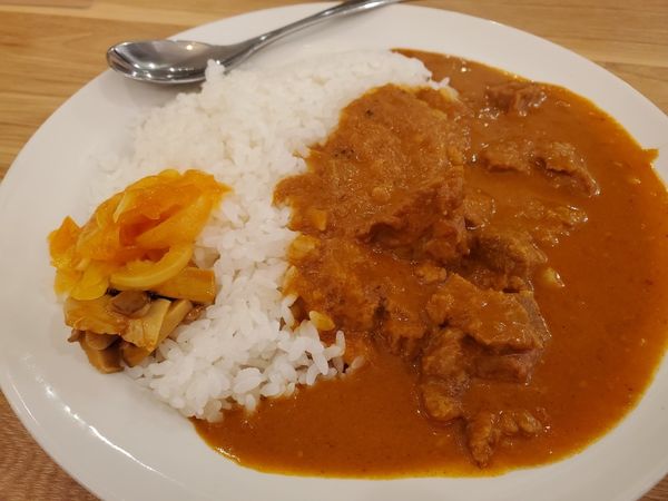 「ポークビンダルー800円」@モチヅキカレーの写真