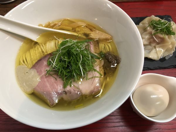 「味玉塩ラーメン　雲呑トッピング」@神保町黒須の写真