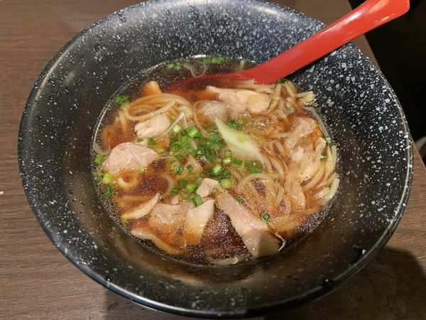 「醤油ラーメン」@和風個室と日本酒 京こまち 新横浜店の写真