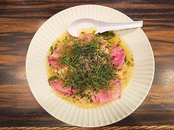 「鮭のバラチラシ風（冷やし）」@稲荷屋の写真