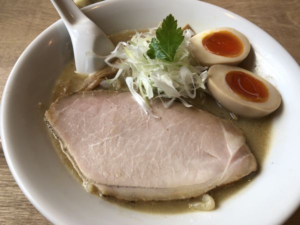 「鶏汐らぁめん八分盛　味玉」@らぁめん蓮華の写真