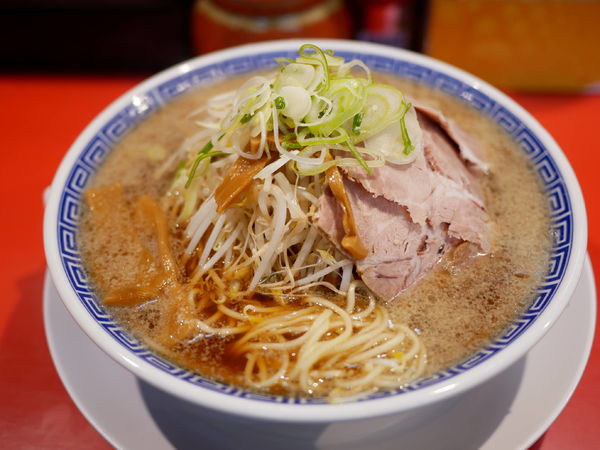 「ラーメン 麺硬め＋モヤシ増量」@中華そば 大河の写真