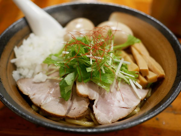 「比内地鶏のまぜそば 中盛＋サービス味玉」@瞠 池袋店の写真