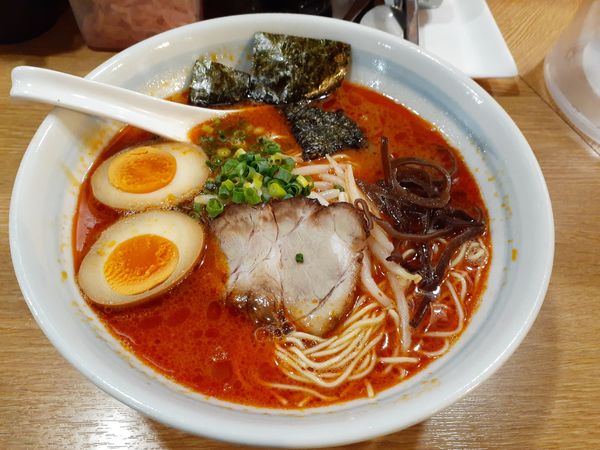 「赤とんこつらーめん、替玉３」@らーめん光醤の写真