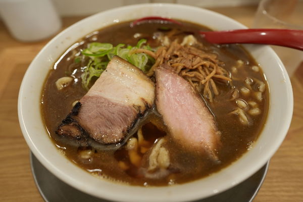 「喜多方らーめん (煮干) 大盛」@麺や 七彩 八丁堀店の写真