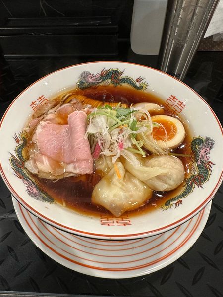 「『特製醤油ラーメン』　1300円」@トーキョーニューミクスチャーヌードル 八咫烏 CHIKARABOの写真