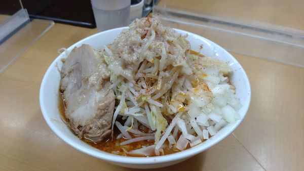 「辛らーめん（にんにく、あぶら、玉ねぎ）」@ラーメン ○菅の写真