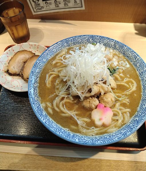 「濃厚らー麺（小結）+眠りチャーシュー」@らー麺土俵 鶴嶺峰の写真