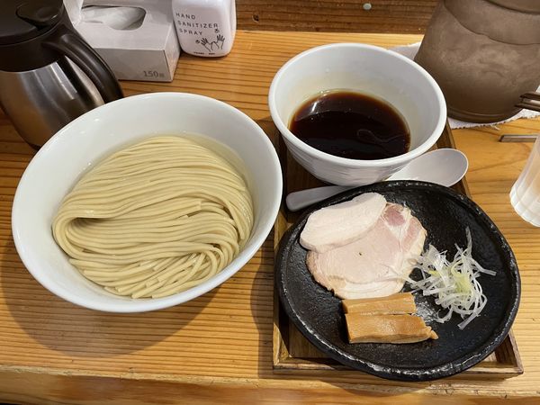 「つけ麺醤油（コーチン油）」@麺屋鈴春の写真