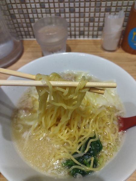 「肉野菜ワンタン麺」@雲呑好 ecute立川店の写真