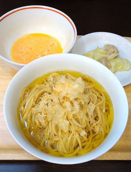 「(限定) まぜそば 850円＋ワンタン 150円」@とものもとの写真