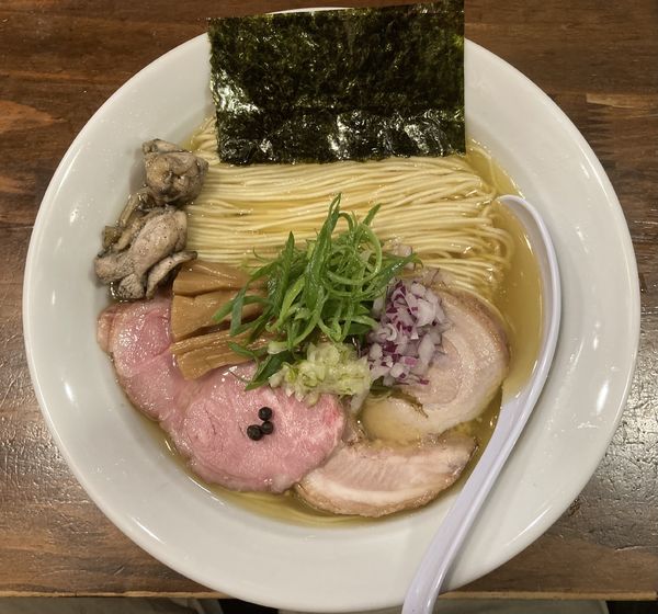 「塩らぁ麺＋みやざき地頭鶏」@だれやめやの写真