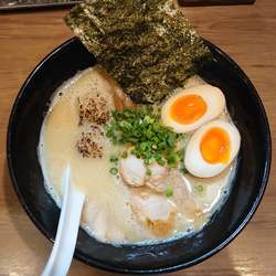 特白湯鶏そば(870円)