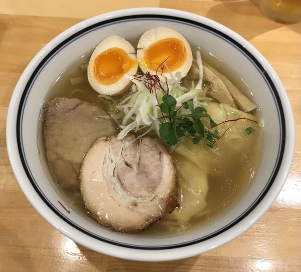 「熟成くろおびラーメン¥1200&エビス中瓶¥700」@利尻昆布ラーメン くろおび 六本木店の写真