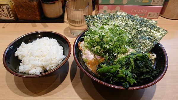 「のり九条ネギラーメン ほうれん草 ライス」@輝道家直系 皇綱家の写真