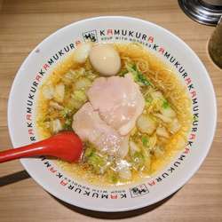 煮玉子ラーメン　910円