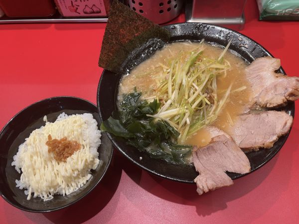 「ネギチャーシューメン（3枚）＋ライス」@柏ネギラーメン 柏本店の写真