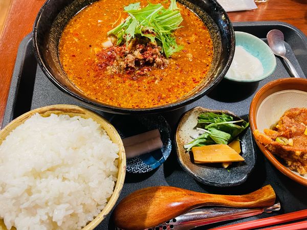 「麻辣担々麺定食 1,150円 ライス (大盛無料) 100円」@麻辣専門店 サカホンキッチンの写真