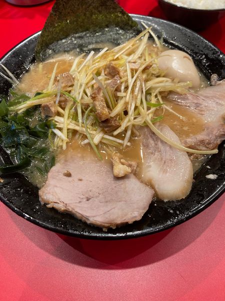 「ネギチャーシューメン(3枚)+ライス」@柏ネギラーメン 柏本店の写真