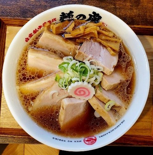 「チャーシュー手揉み醤油中華そば(大盛)」@自家製中華そば 麺の虜の写真