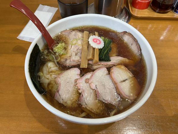 「焼豚ワンタン麺　しょうゆ」@とら食堂 松戸分店の写真