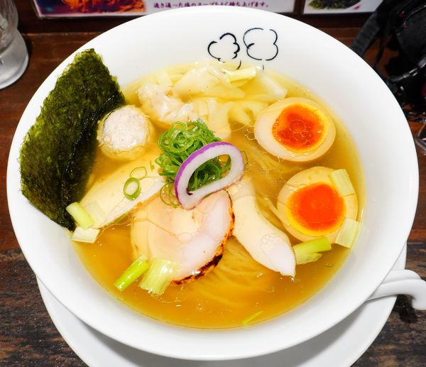 「特製塩らー麺」@鶏喰～TRICK～の写真