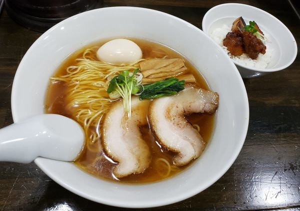 「味玉醤油ラーメン　ミニチャーシュー丼」@ラーメン晃煇の写真