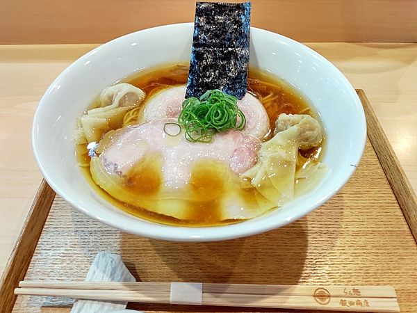 「わんたん入り しょうゆらぁ麺」@飯田商店 湯河原本店の写真