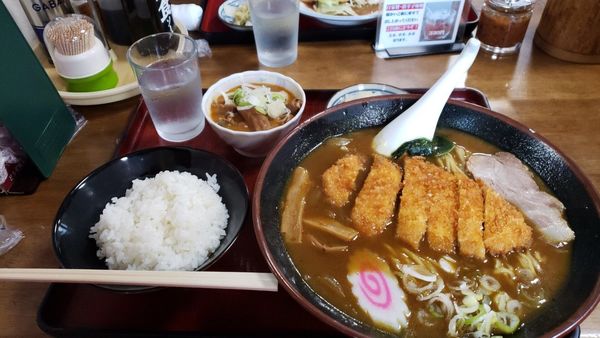 「カツカレーラーメンセット」@太田食堂の写真